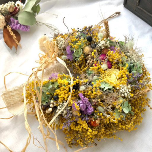 ミモザと花々のナチュラルリース