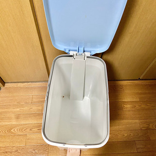 ゴミ箱 45L ペダル式の画像