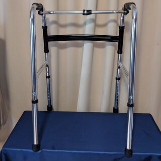 美品 歩行器 歩行機 女性 男性 両方OK 高さ調節可能 松葉杖...