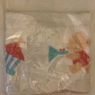 【新品】ファミリア　フード付きバスタオル