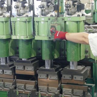 シート組立／加工機械オペレーターの画像