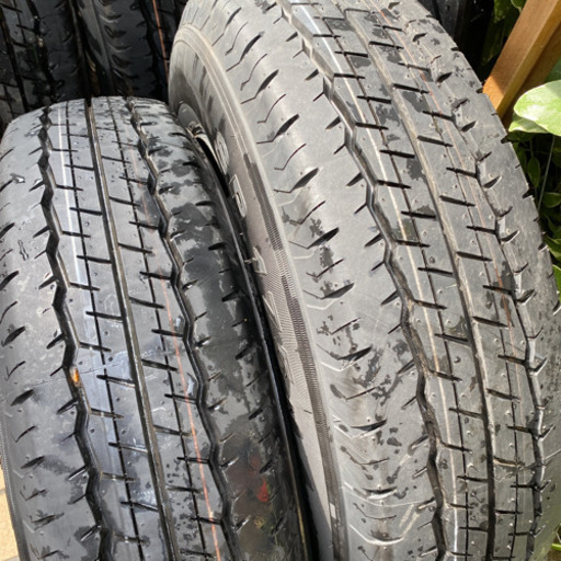 ハイエースタイヤ　ホイール　キャップ付き純正