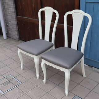 IDC OTSUKA(大塚家具)のMarian Deal(マリアンディール)のフレンチカントリー調のMD-A ダイニングチェア 2脚セット。レースがモチーフの優美な猫脚椅子。ホワイトが上品な印象に①の画像