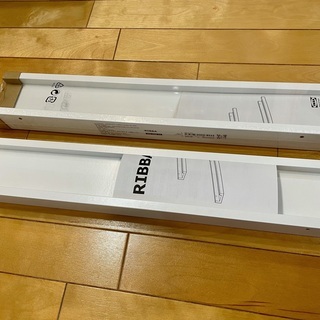 IKEA　壁に取り付ける飾り棚：ウォールシェルフ２本（新品）
