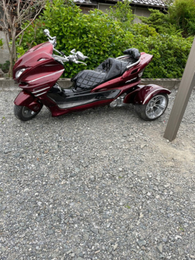 マジェスティトライク