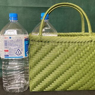 ハンドメイド網代編みバッグ　ウグイス色綾かがりの画像