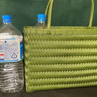 ハンドメイド網代編みバッグ　ウグイス色少し大きめの画像