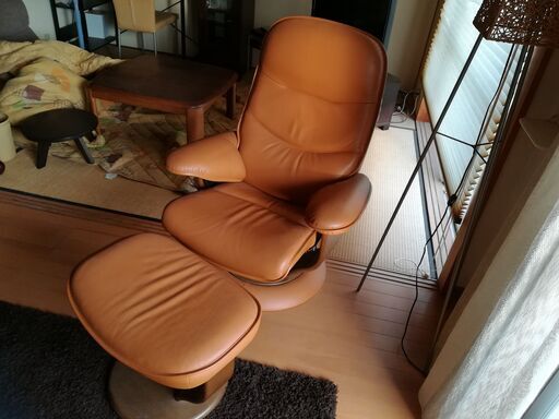 リクライニングチェア　オットマン付き　カリモク社製