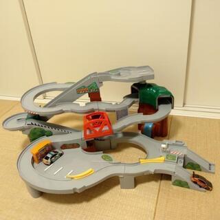 トミカパーキングとやまみちドライブセット☆トミカ5台付き！の画像