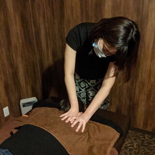 ★セラピスト正社員★　完全週休2日制　マッサージ未経験者募集　経験者優遇　中高年層歓迎　美容スタッフ募集の画像