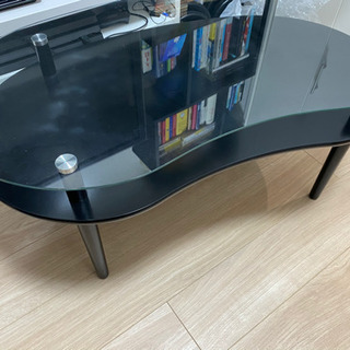 無料で差し上げます！上段がガラスでオシャレなテーブルです。