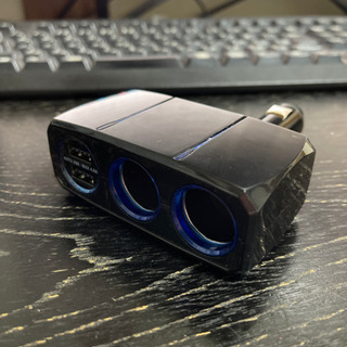 車で使える　シガーソケットタイプ USB2口　ソケット二口です