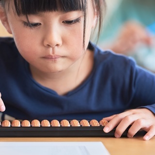 そろばん無料体験学習実施中 〜ステップキッズが選ばれる理由〜