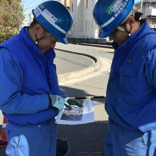 【未経験者の募集です！】【18歳以上】【信号機工事】【パーキング・メーター工事】【建柱工事】【屋内電気工事】【電工・通信工として一生モノの技術と資格を身につけるチャンス】【正社員・契約社員どちらでもOK】【年間休日120日以上】【手当充実】【男性社員育休実績あり】の画像