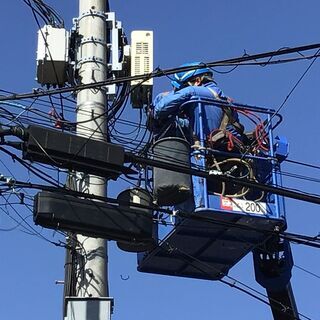 【未経験者の募集です！】【18歳以上】【信号機工事】【パーキング・メーター工事】【建柱工事】【屋内電気工事】【電工・通信工として一生モノの技術と資格を身につけるチャンス】【正社員・契約社員どちらでもOK】【年間休日120日以上】【手当充実】【男性社員育休実績あり】の画像