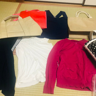 【再募集】タダでお譲りします（バッグ4つ👜・洋服4枚👗）