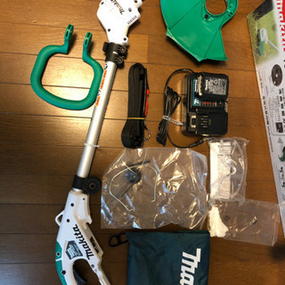 ほぼ新品)マキタ　MUR100DSH 充電式草刈機　バッテリー＋...