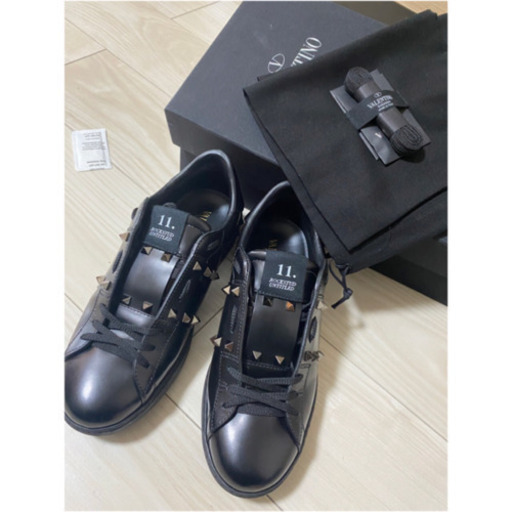 ヴァレンティノ スニーカー