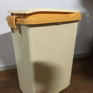 2方向から開くゴミ箱の画像