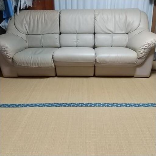 合皮ソファー  投稿は今月いっぱいくらいです。