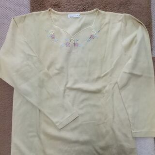 長袖Tシャツ　黄色　美品