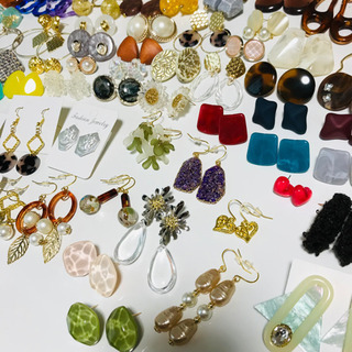 ハンドメイド　ピアス　100点の画像