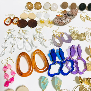 ハンドメイド　ピアス　100点の画像