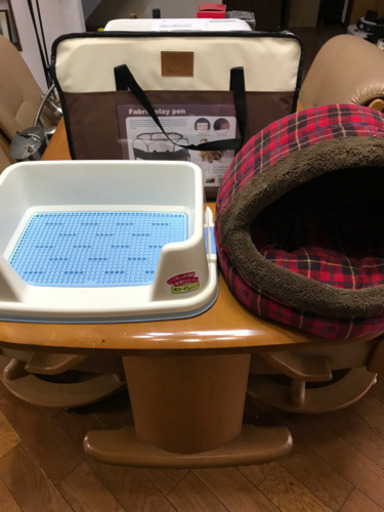 わんちゃんのゲージとトイレとベッドの3点セット