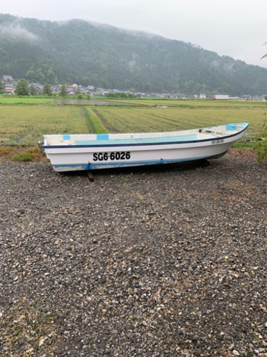 船外機付き漁船