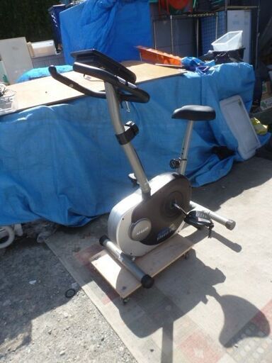 リサイクルショップのダイトーです。 おしゃれアイテム　お持ち帰り価格　アルインコ　エアロバイクAF6200（電池BOXフタ無し）