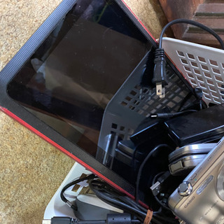 デジカメ　ガラケー　タブレット　カセットレコーダーの画像