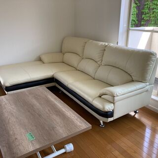 白の本革ソファー　L字型