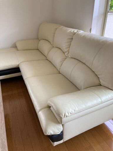 白の本革ソファー　L字型
