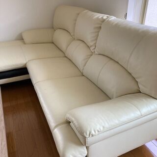 白の本革ソファー L字型