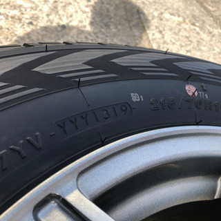★セール★スタッドレスタイヤ　215/70R16