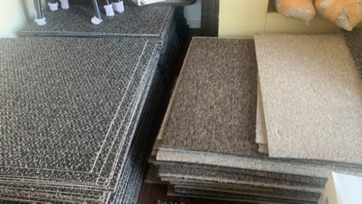 【決まりそう】タイルマット100枚くらい　タイルカーペット　事務所　オフィス