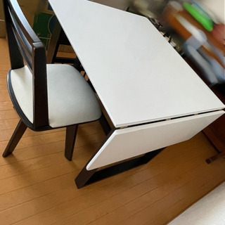 値下げしました！伸長式ダイニングテーブル 4点セットの画像