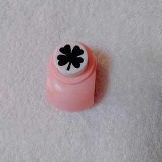 穴あけパンチ(クローバー型)