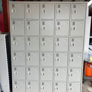 中古　良品　30人用　ロッカー　シューズロッカー 鍵付　中板付　...