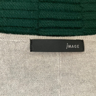 薄手のトップスの画像