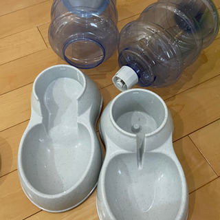 猫　エサ　水　グッズ（単品取引中）の画像