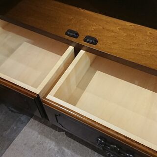 karimoku｜カリモク家具｜コロニアル｜ミドルボード｜サイドボード｜３枚扉キャビネットの画像