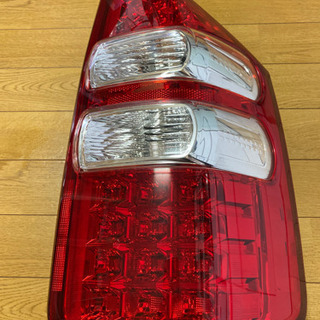 ZRR７０G テールランプ 右