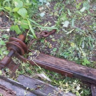 部品　昔の　チェーンブロックのような　荷揚げ　抜根　持ち上げる　クレーンの画像