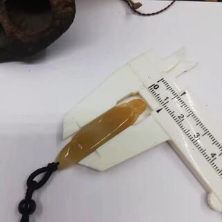 半額セール ミャンマー産 天然本翡翠 ペンダント ネックレス 黄色 金龍魚 アロワナ ヒスイA貨 お守り 誕生日プレゼント 富の気を運ぶ財魚 商売繁盛 鑑別書付の画像