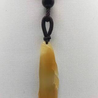 半額セール ミャンマー産 天然本翡翠 ペンダント ネックレス 黄色 金龍魚 アロワナ ヒスイA貨 お守り 誕生日プレゼント 富の気を運ぶ財魚 商売繁盛 鑑別書付の画像