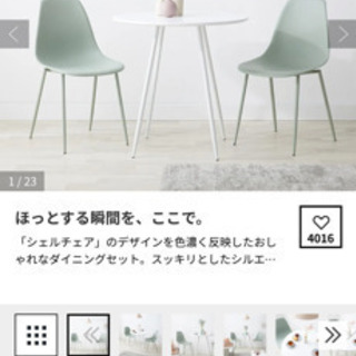 椅子とテーブルのセットの画像