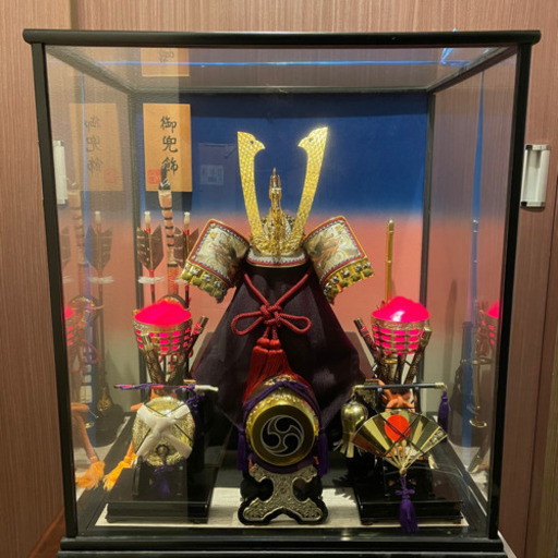 兜飾り 琇山作 五月人形 端午の節句 こどもの日 ガラスケース付き 電球付き 