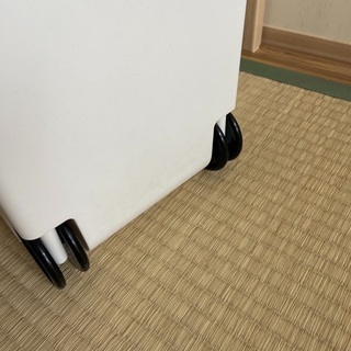 【中古】米びつ 白 キャスター付き 10キロまでの画像