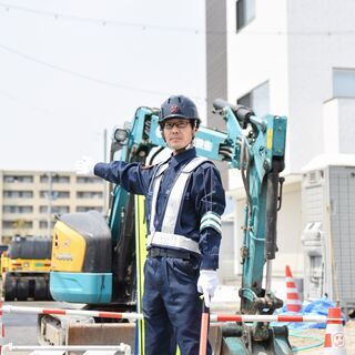 【梅田から10分】交通整備スタッフ大募集！未経験歓迎～！/ 【10 minutes from Umeda】Traffic guiding staff wanted! No experience needed!の画像